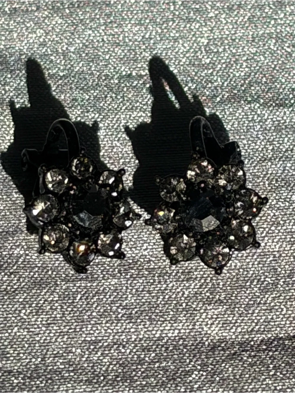 Women's Flower Stud Fashion Earrings Rhinestones Gun Metal Gray Unbranded